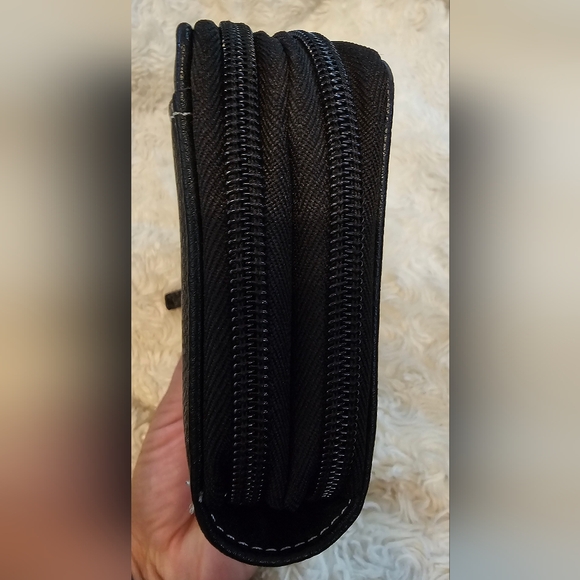 Black Soft pebbled leather Double Zip Around Wallet New without Tags - Picture 5 of 12